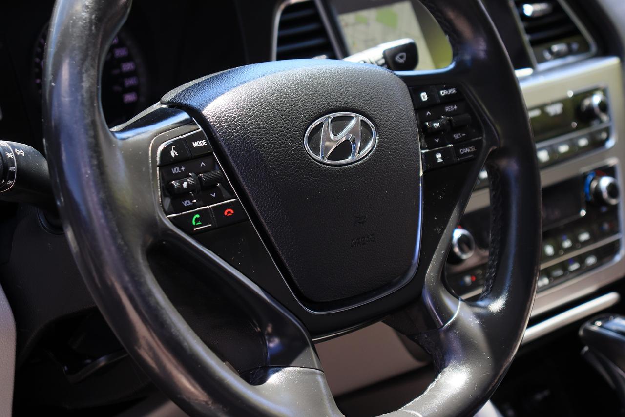 2016 Hyundai Sonata Hybrid Ultimate | Leather | Pano Roof | Nav | Cam | BSM++ Photo