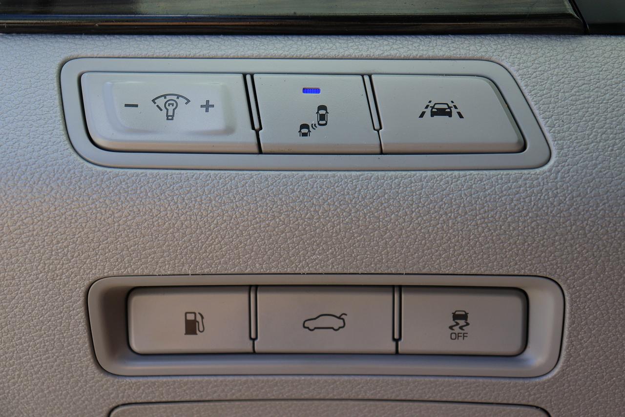 2016 Hyundai Sonata Hybrid Ultimate | Leather | Pano Roof | Nav | Cam | BSM++ Photo23