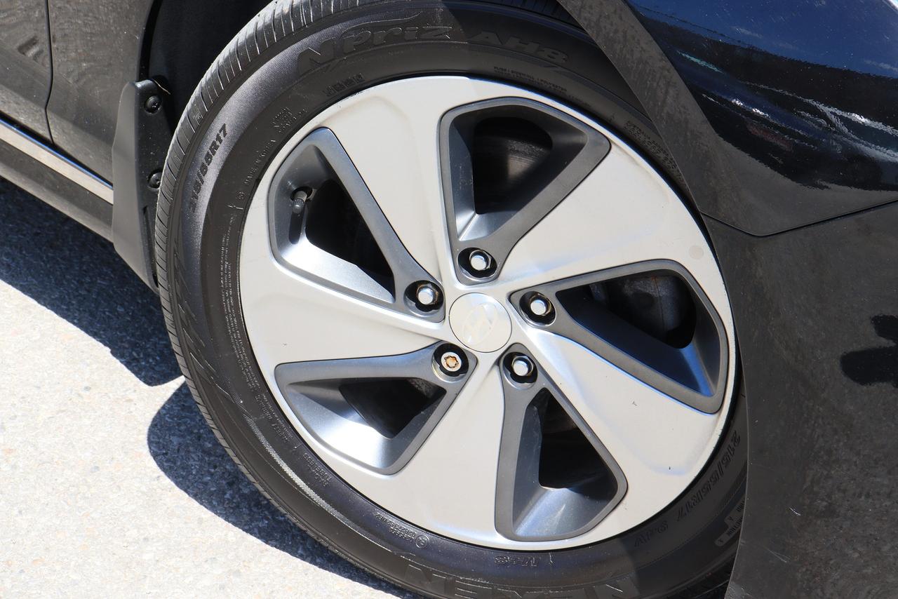 2016 Hyundai Sonata Hybrid Ultimate | Leather | Pano Roof | Nav | Cam | BSM++ Photo