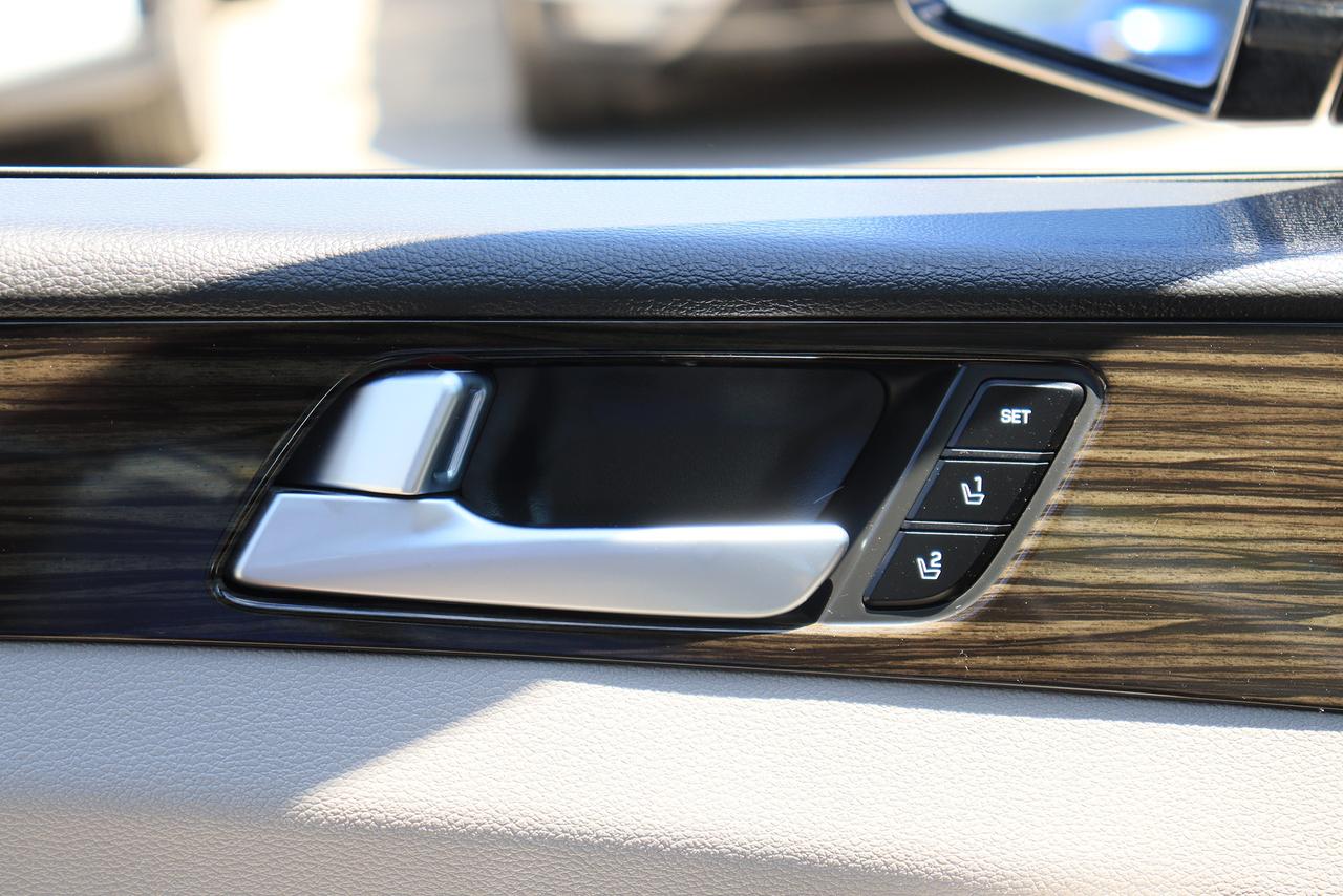 2016 Hyundai Sonata Hybrid Ultimate | Leather | Pano Roof | Nav | Cam | BSM++ Photo30