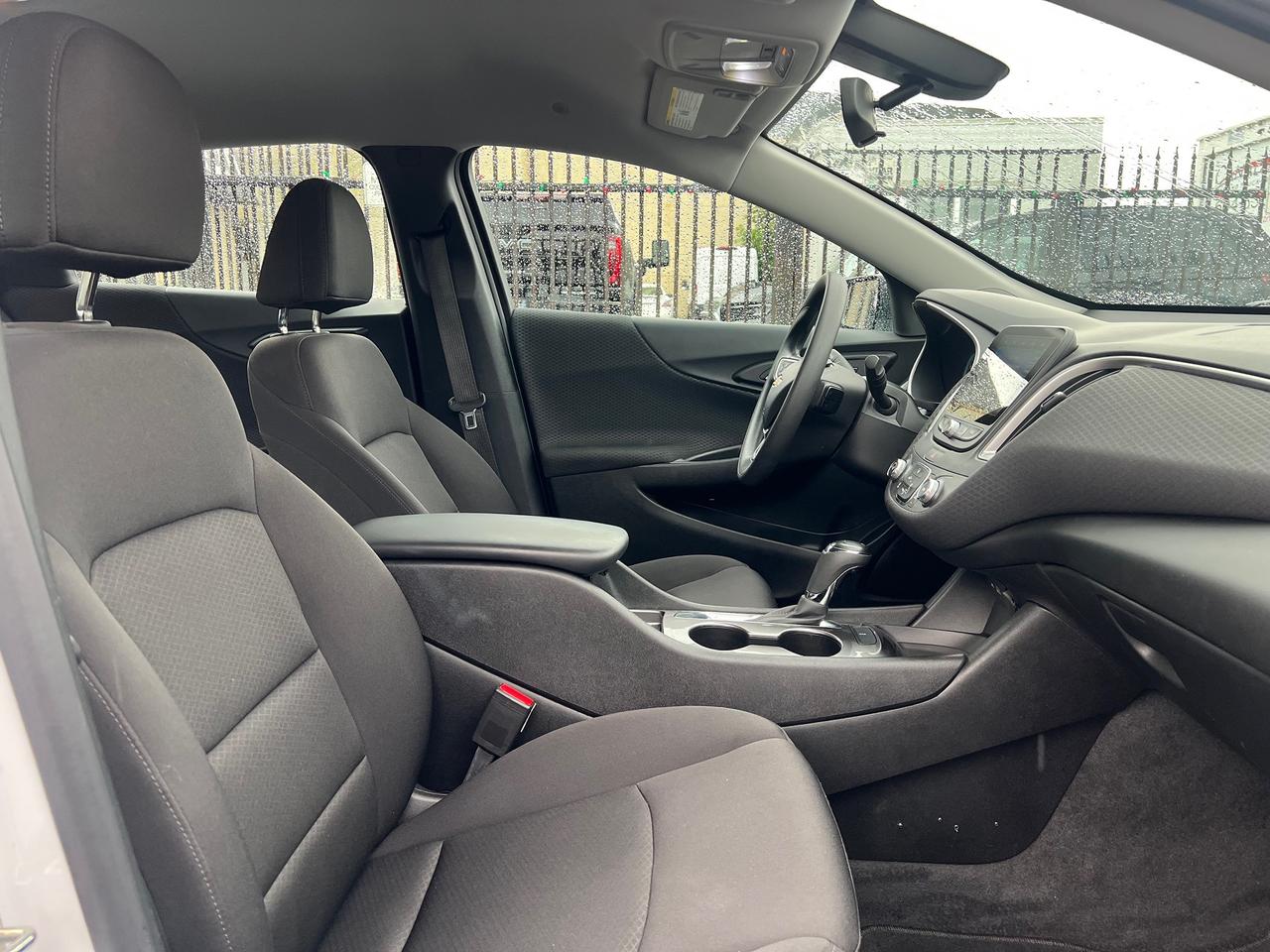 2019 Chevrolet Malibu LS Photo9