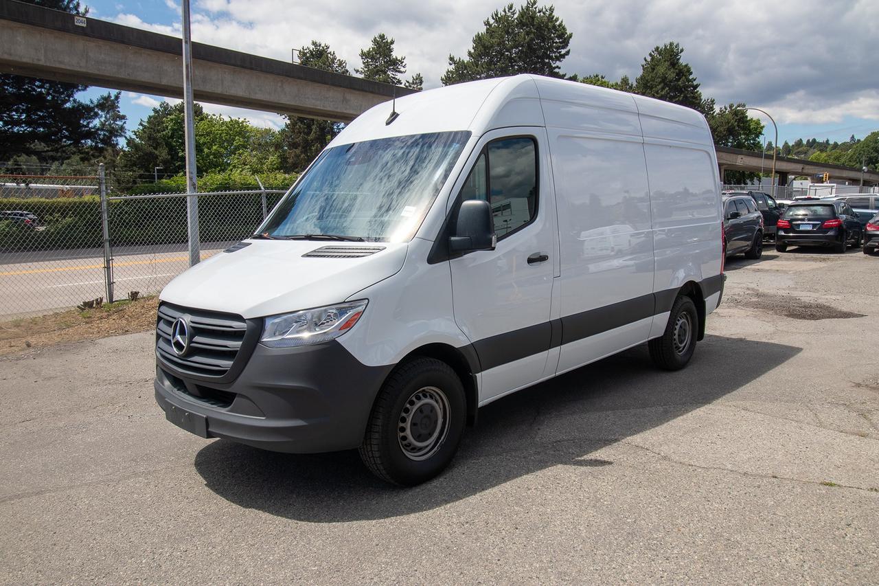 2023 Mercedes-Benz Sprinter 2500 Standard Roof I4 Gas 144" RWD Photo1