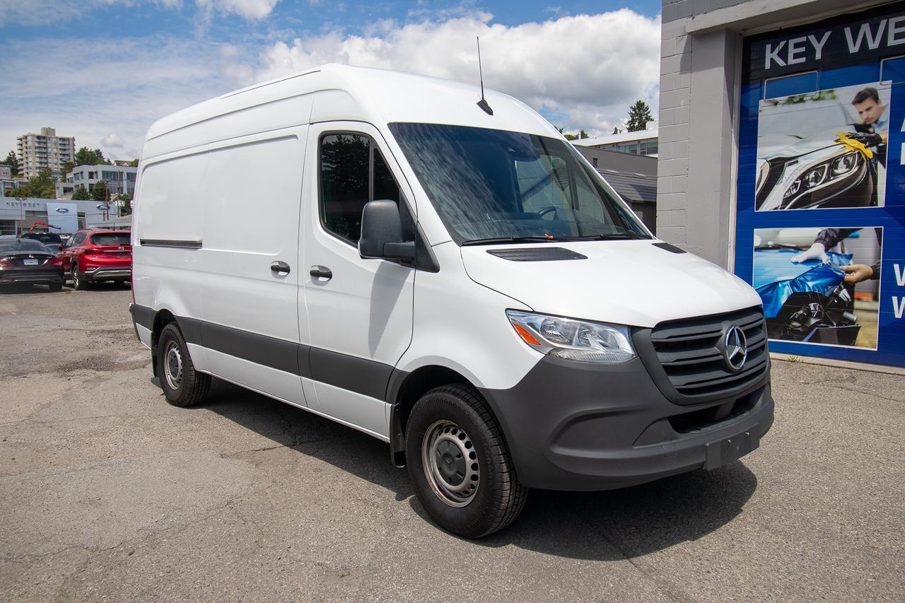 2023 Mercedes-Benz Sprinter 2500 Standard Roof I4 Gas 144" RWD Photo3