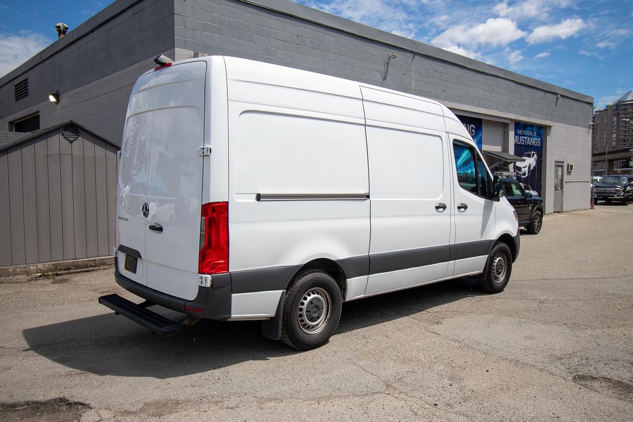 2023 Mercedes-Benz Sprinter 2500 Standard Roof I4 Gas 144" RWD Photo4