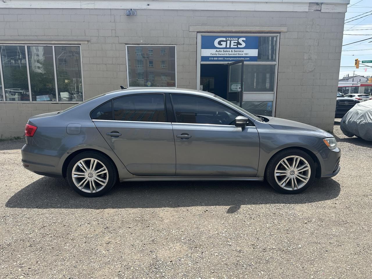 2015 Volkswagen Jetta 4dr 2.0 TDI DSG Highline Photo2