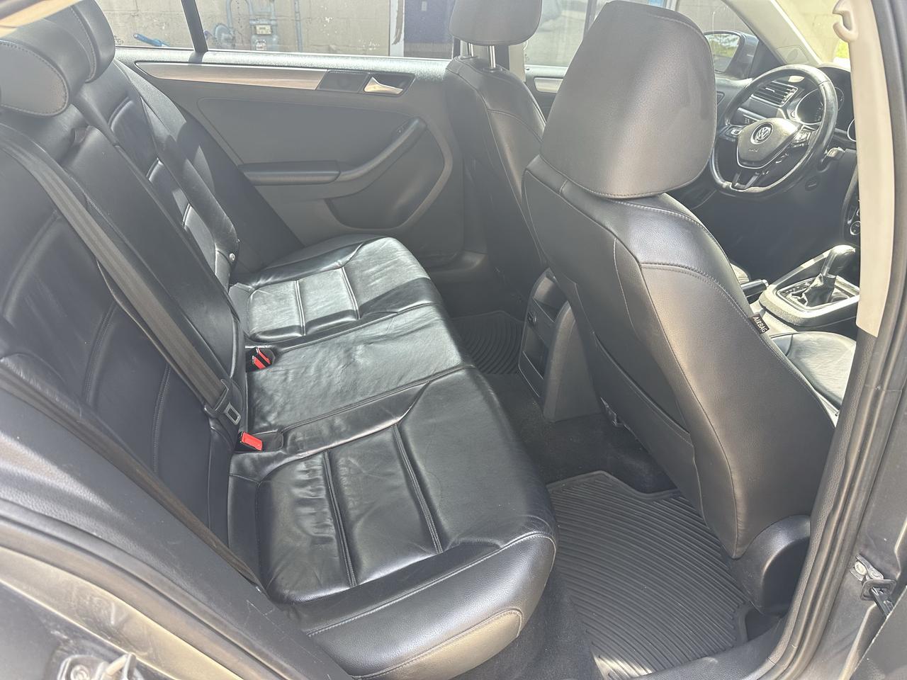 2015 Volkswagen Jetta 4dr 2.0 TDI DSG Highline Photo