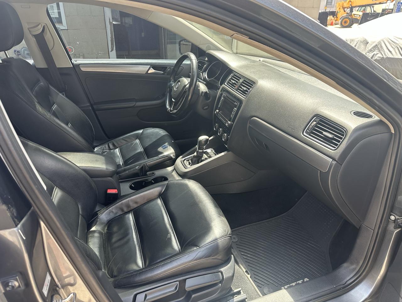 2015 Volkswagen Jetta 4dr 2.0 TDI DSG Highline Photo