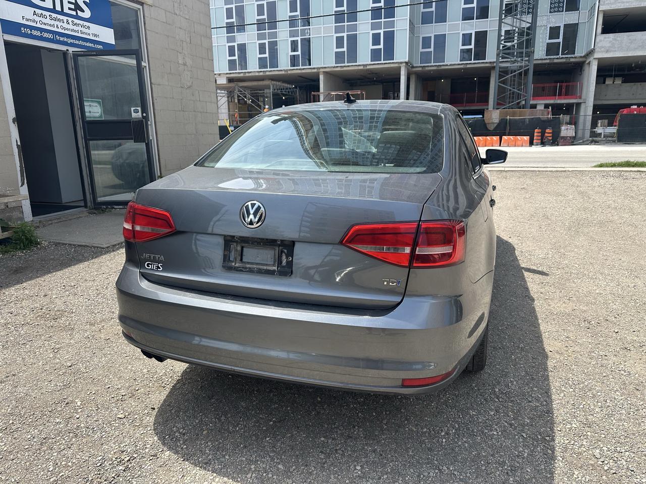 2015 Volkswagen Jetta 4dr 2.0 TDI DSG Highline Photo