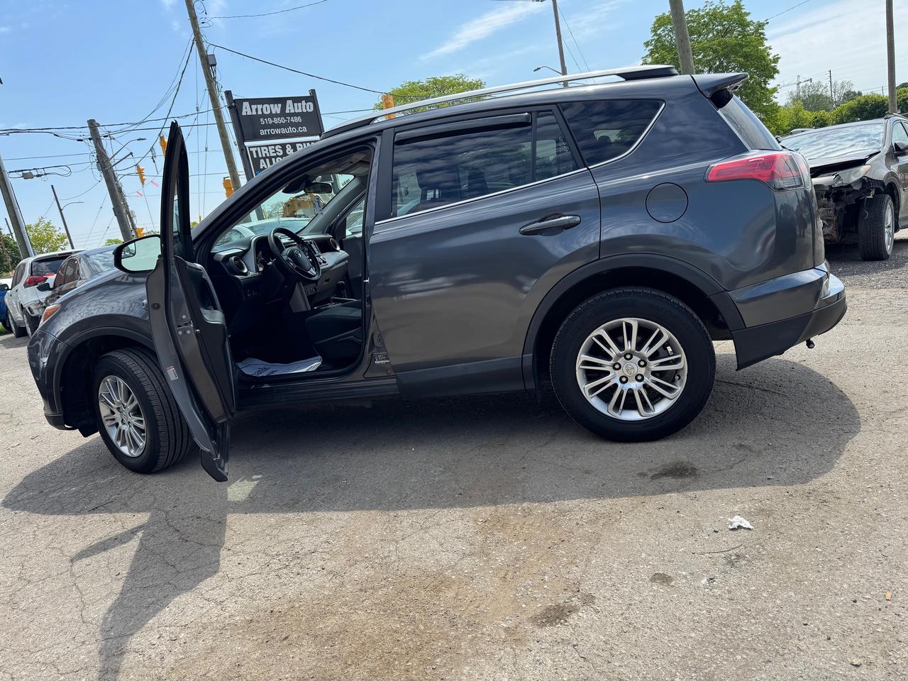 2017 Toyota RAV4 LE Photo