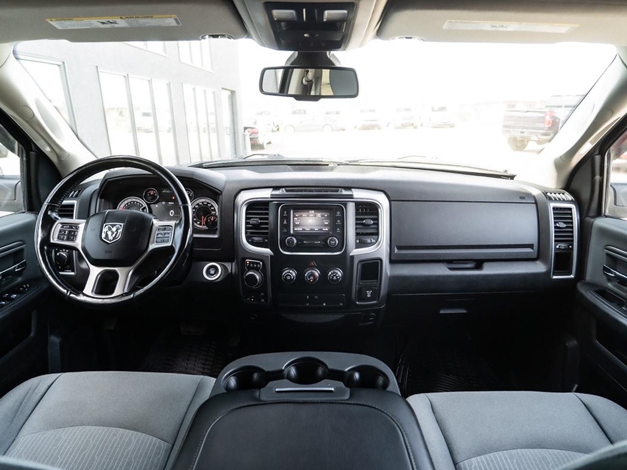 2022 RAM 1500 Classic SLT 4x4 Crew Cab Photo29