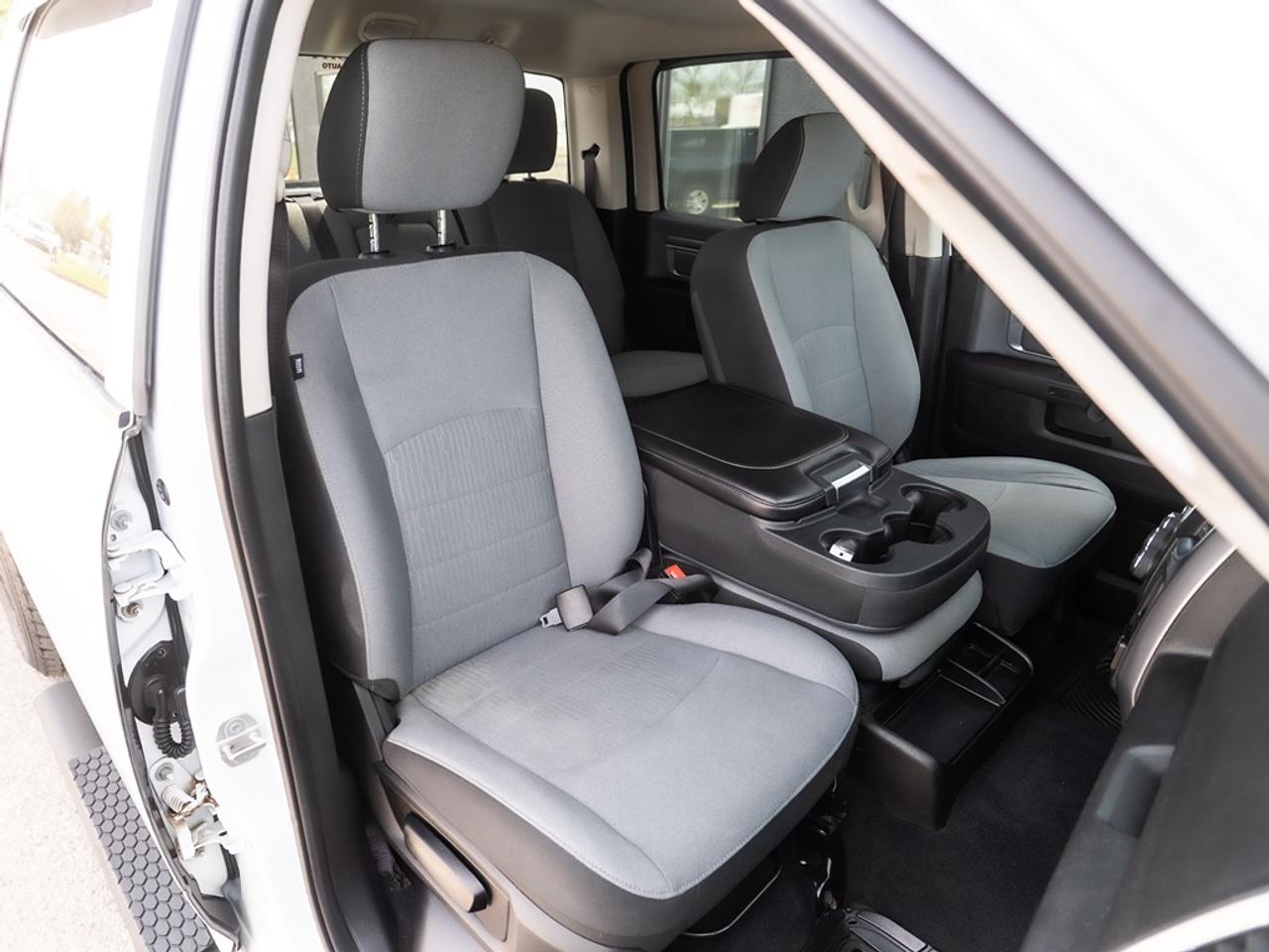 2022 RAM 1500 Classic SLT 4x4 Crew Cab Photo42