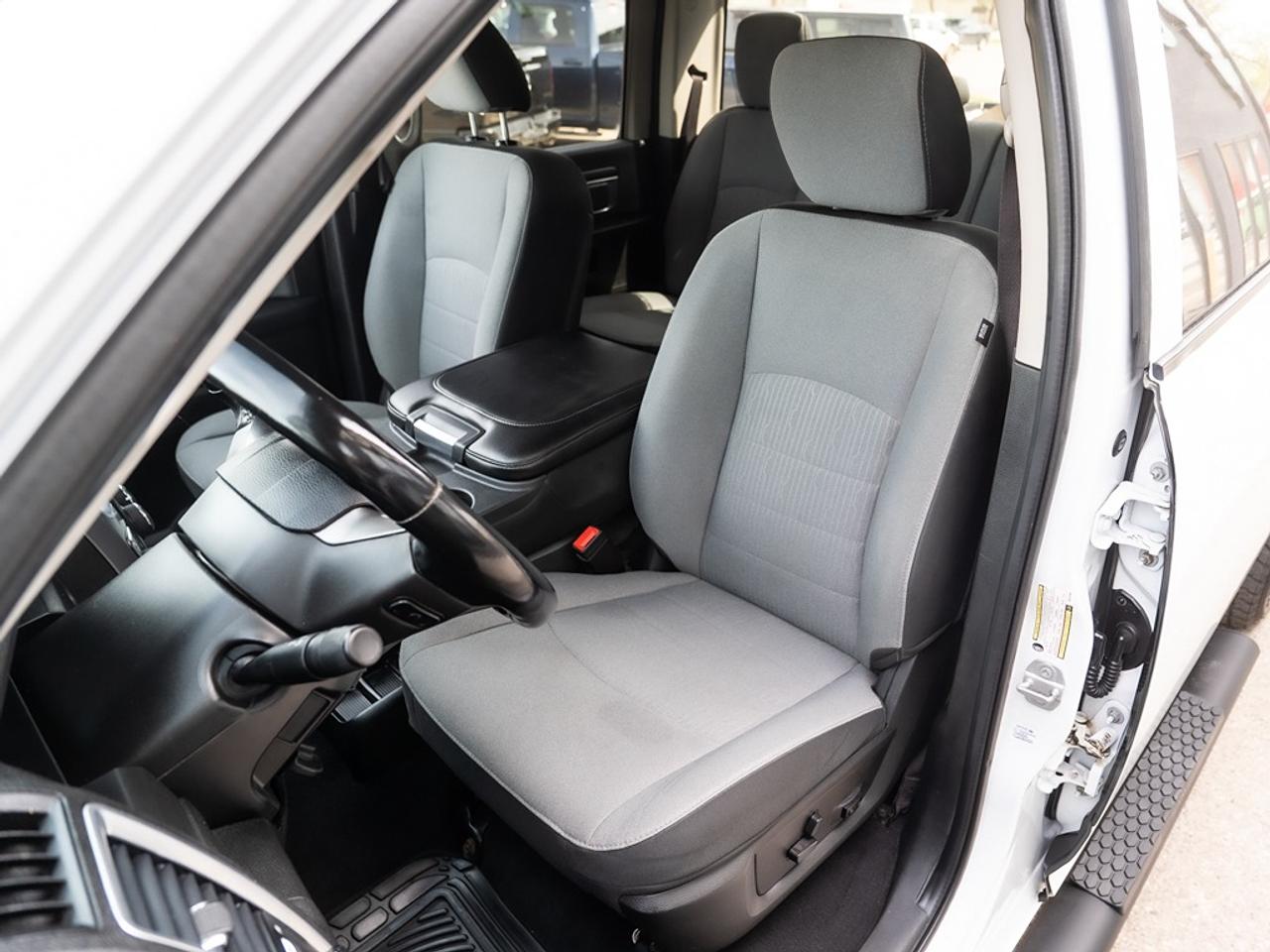 2022 RAM 1500 Classic SLT 4x4 Crew Cab Photo18