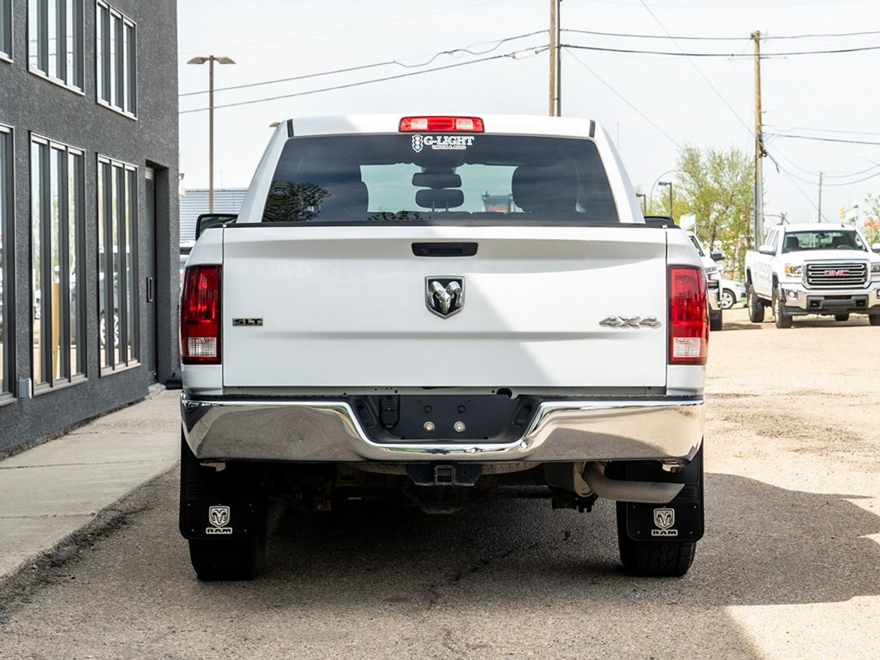 2022 RAM 1500 Classic SLT 4x4 Crew Cab Photo28