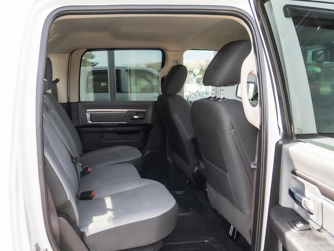 2022 RAM 1500 Classic SLT 4x4 Crew Cab Photo41