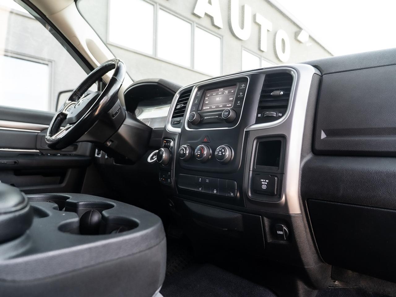 2022 RAM 1500 Classic SLT 4x4 Crew Cab Photo21