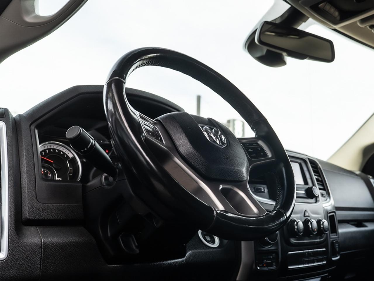 2022 RAM 1500 Classic SLT 4x4 Crew Cab Photo35