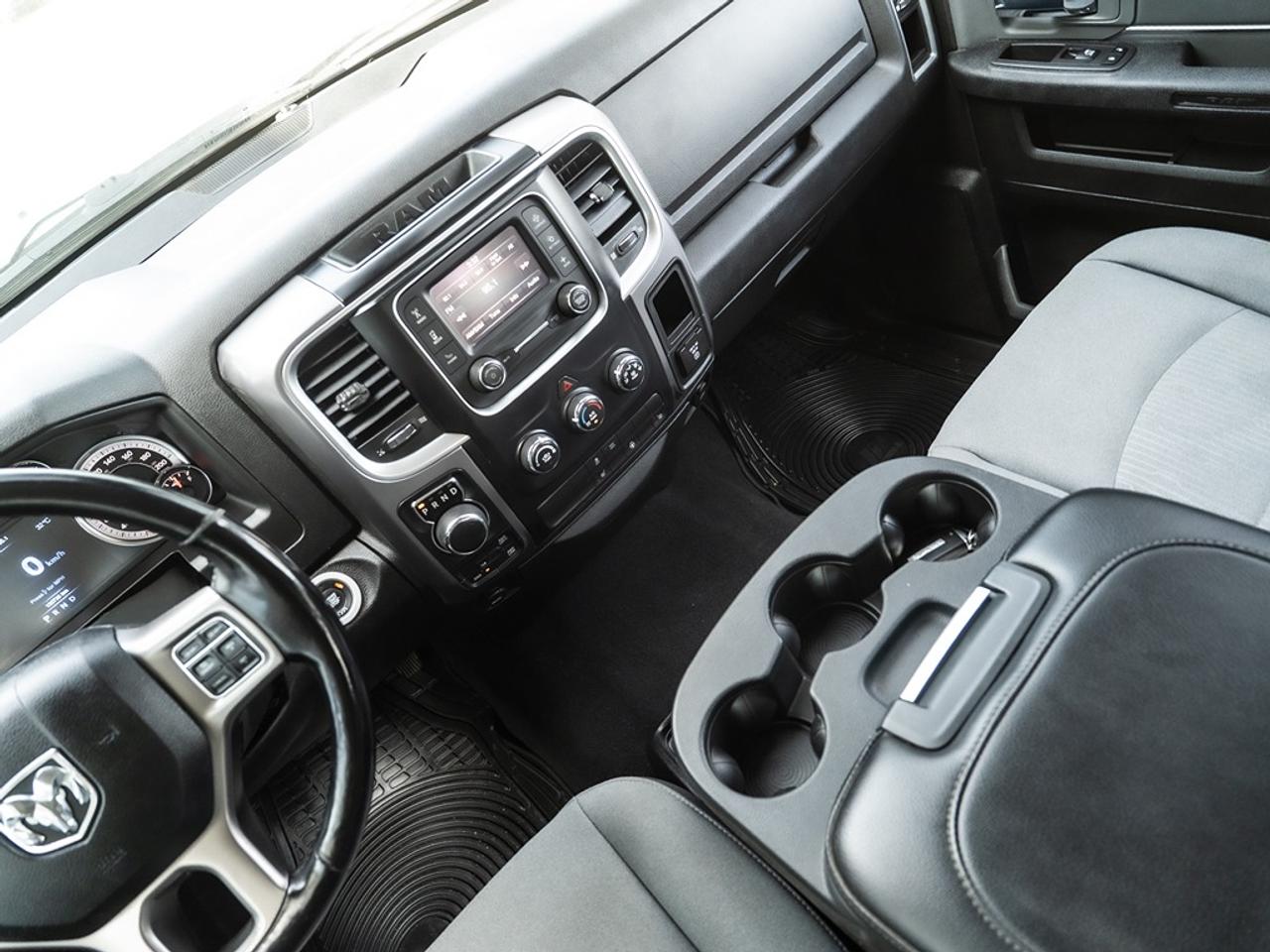 2022 RAM 1500 Classic SLT 4x4 Crew Cab Photo9