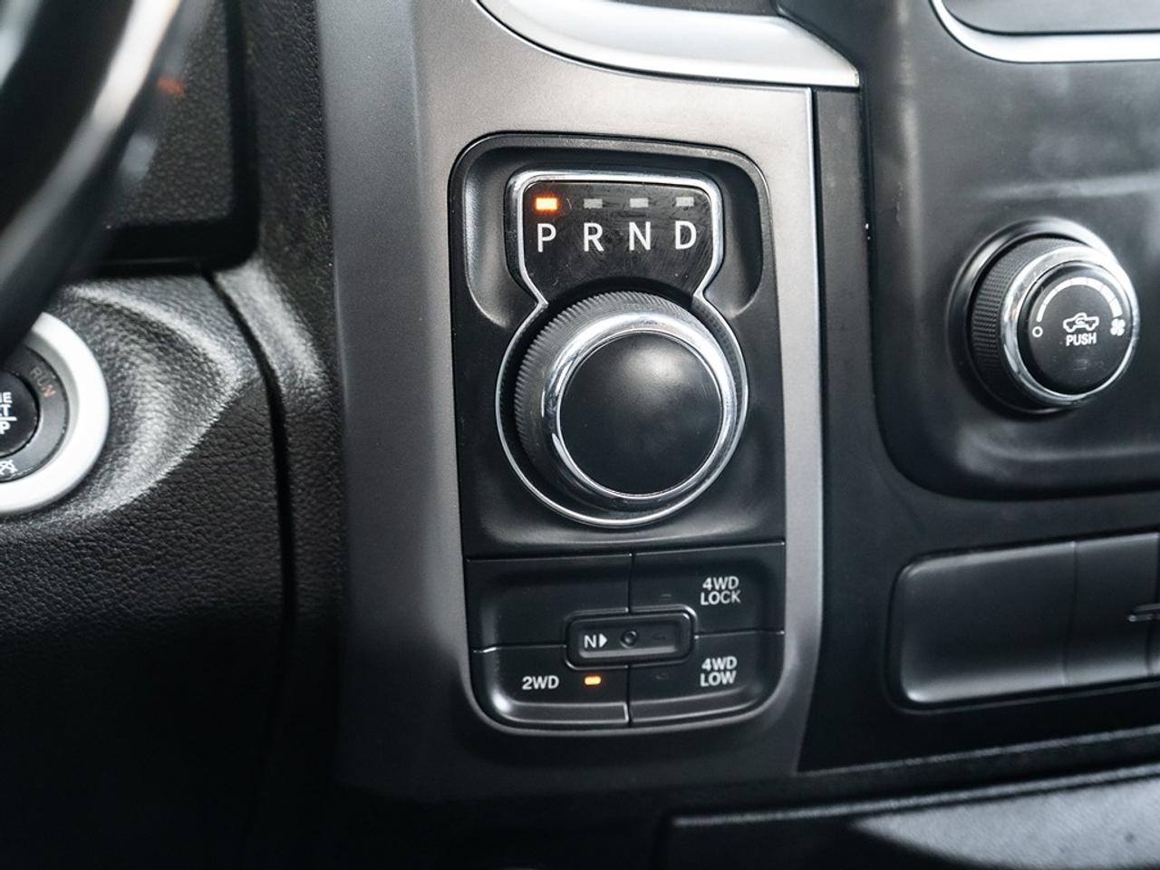 2022 RAM 1500 Classic SLT 4x4 Crew Cab Photo34