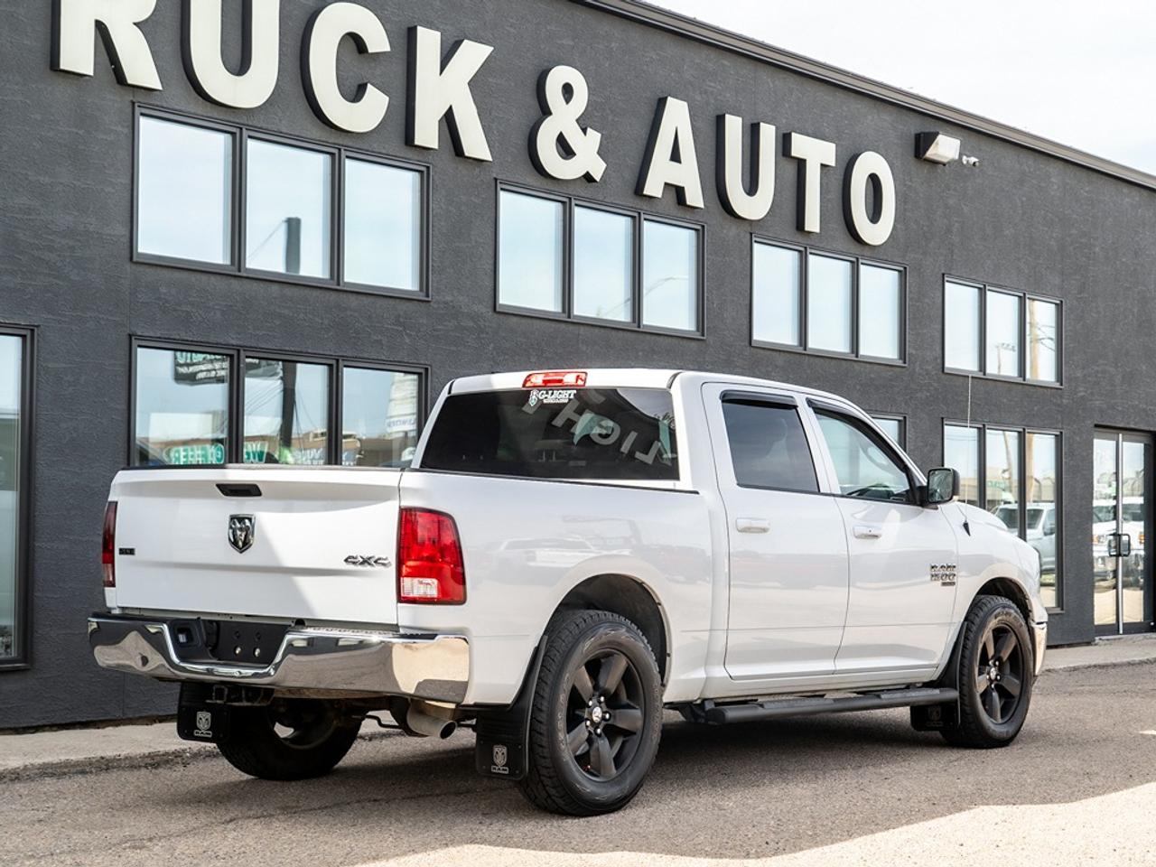 2022 RAM 1500 Classic SLT 4x4 Crew Cab Photo27