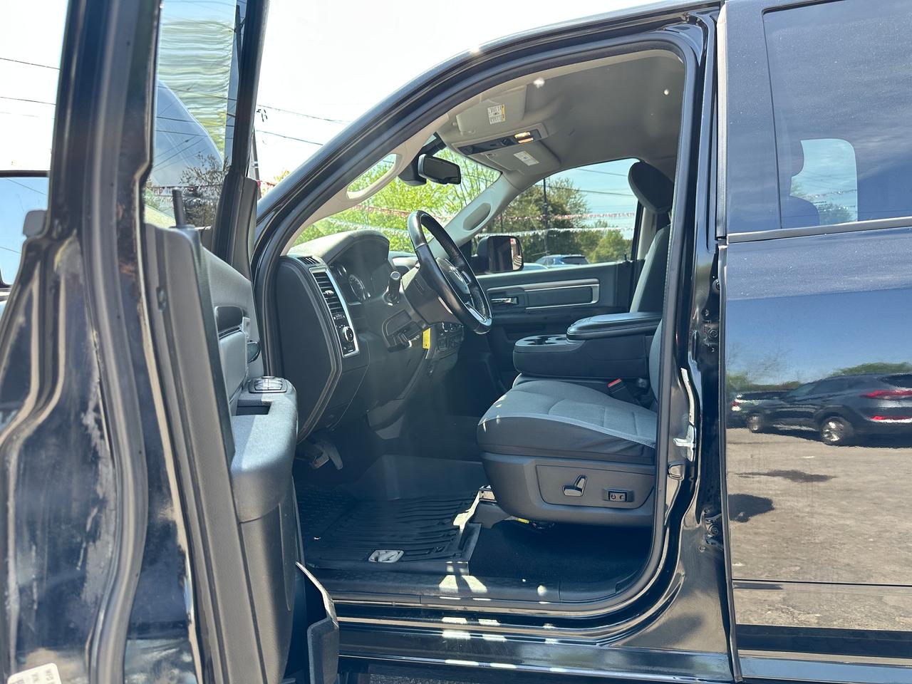 2021 RAM 1500 Classic SLT 4X4 HTD-Cloth Alpine NAV XM BackupCam A/C HEMI Photo