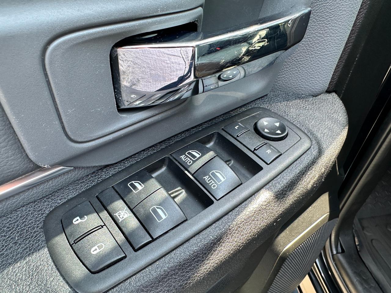 2021 RAM 1500 Classic SLT 4X4 HTD-Cloth Alpine NAV XM BackupCam A/C HEMI Photo