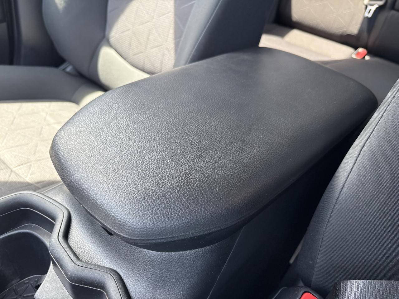 2019 Toyota RAV4 LE Photo