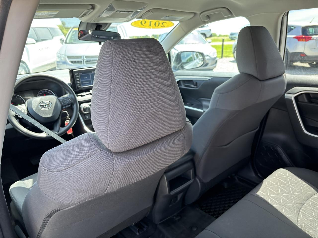 2019 Toyota RAV4 LE Photo