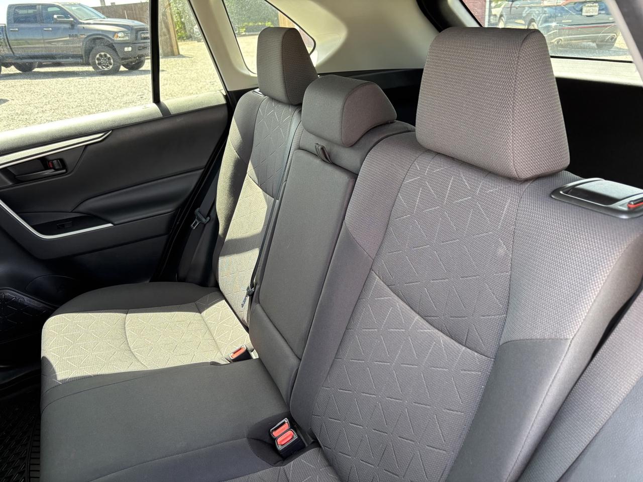 2019 Toyota RAV4 LE Photo