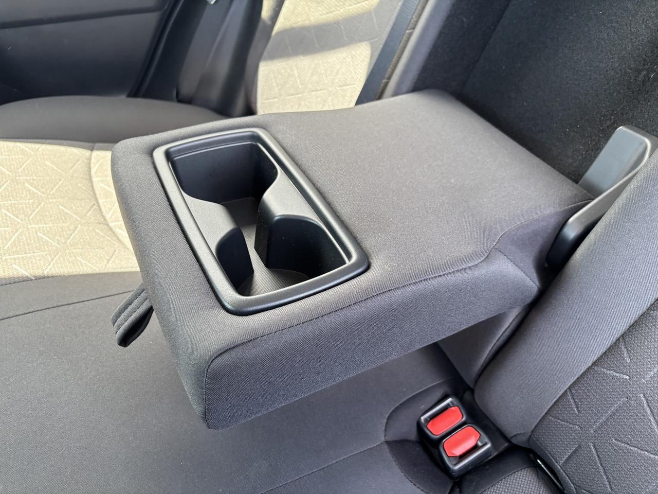 2019 Toyota RAV4 LE Photo