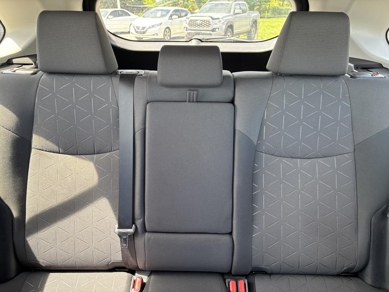 2019 Toyota RAV4 LE Photo
