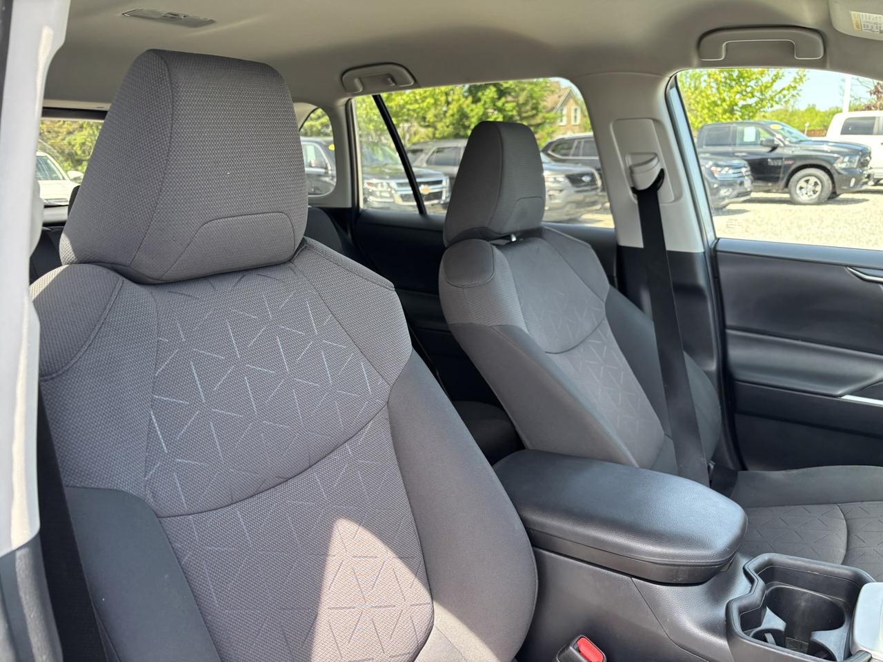 2019 Toyota RAV4 LE Photo