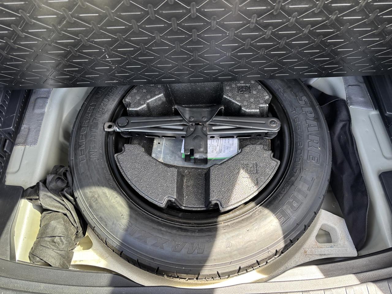 2019 Toyota RAV4 LE Photo