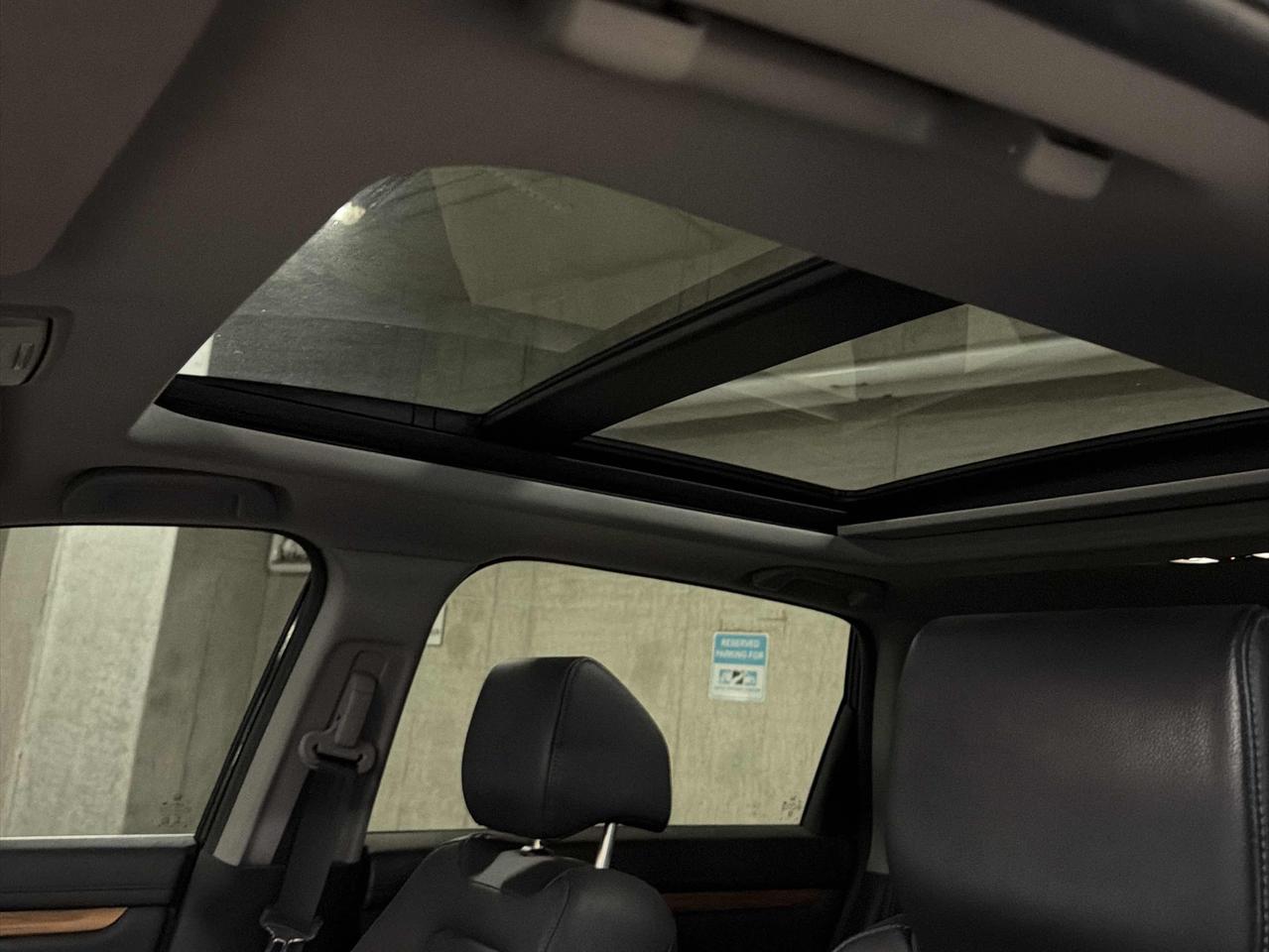 2020 Honda CR-V Touring, LOW KM'S, AWD, CARPLAY, AND MORE! Photo