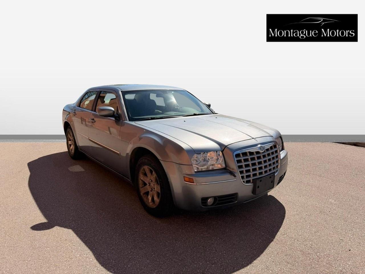 2006 Chrysler 300 4dr Sdn 300 RWD Photo2