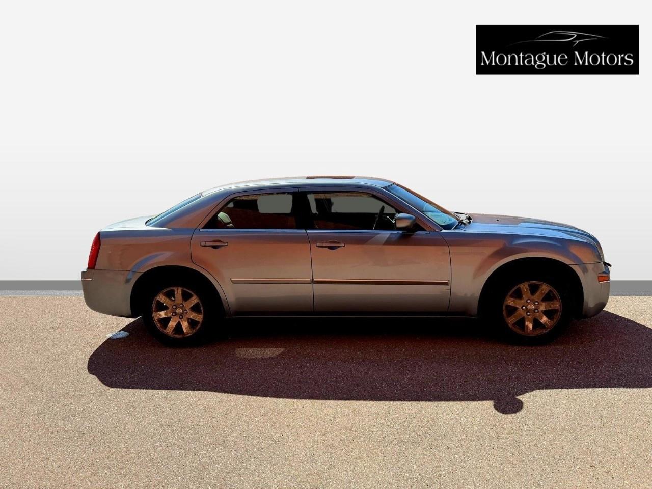 2006 Chrysler 300 4dr Sdn 300 RWD Photo3