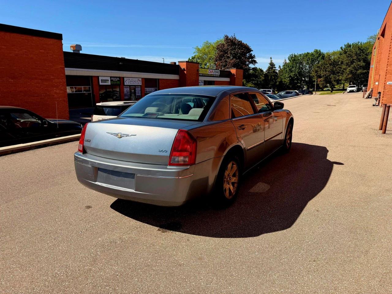 2006 Chrysler 300 4dr Sdn 300 RWD Photo