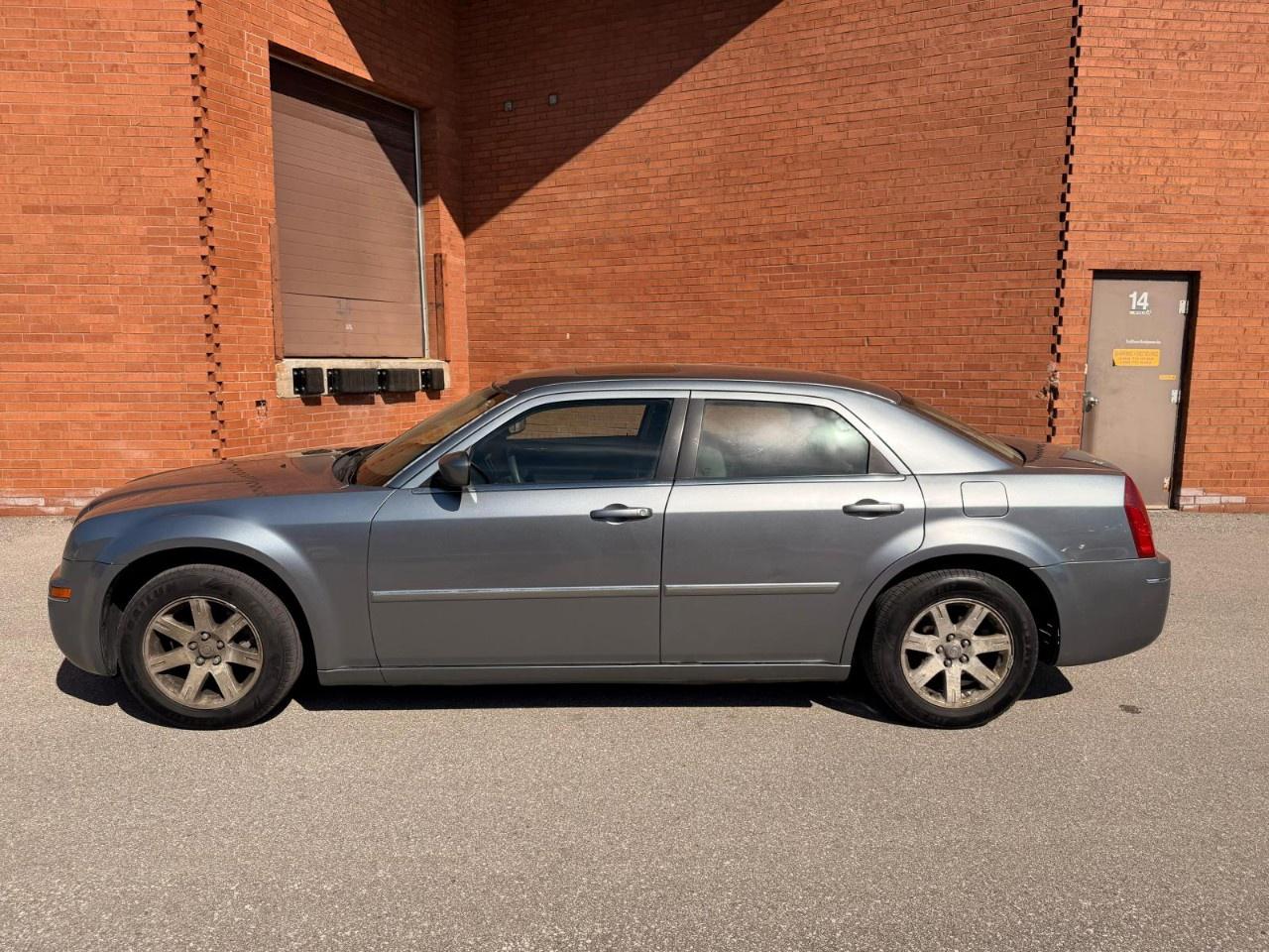 2006 Chrysler 300 4dr Sdn 300 RWD Photo
