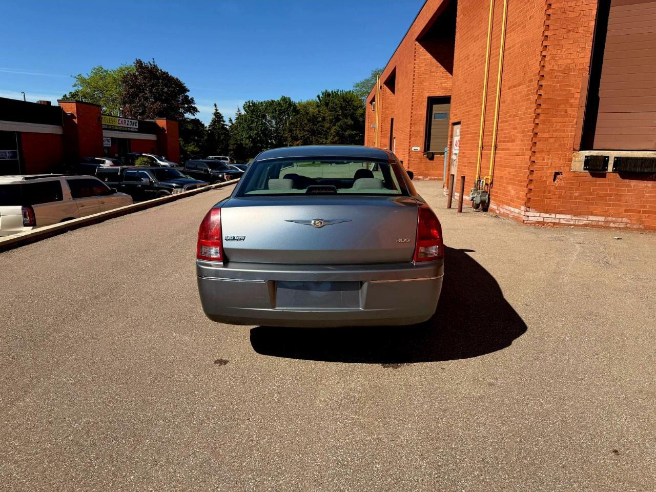 2006 Chrysler 300 4dr Sdn 300 RWD Photo