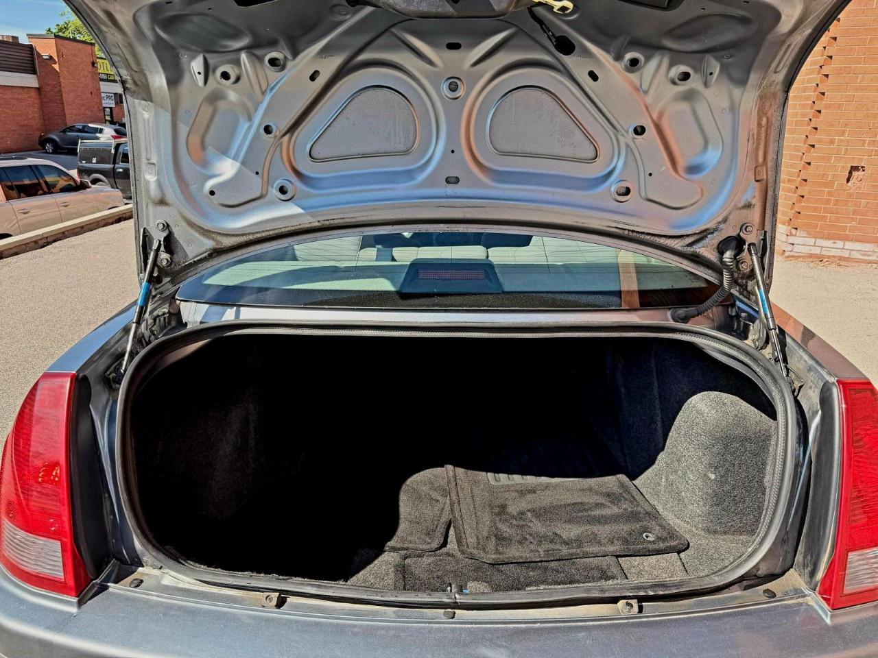 2006 Chrysler 300 4dr Sdn 300 RWD Photo