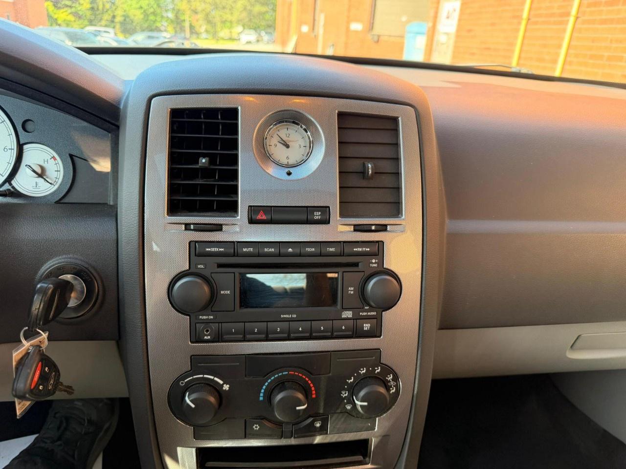 2006 Chrysler 300 4dr Sdn 300 RWD Photo
