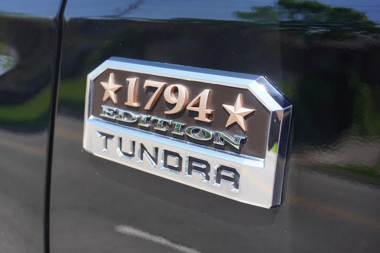 2018 Toyota Tundra 1794 PLATINUM / CREWMAX/ WORK HORSE / SUPER CLEAN Photo