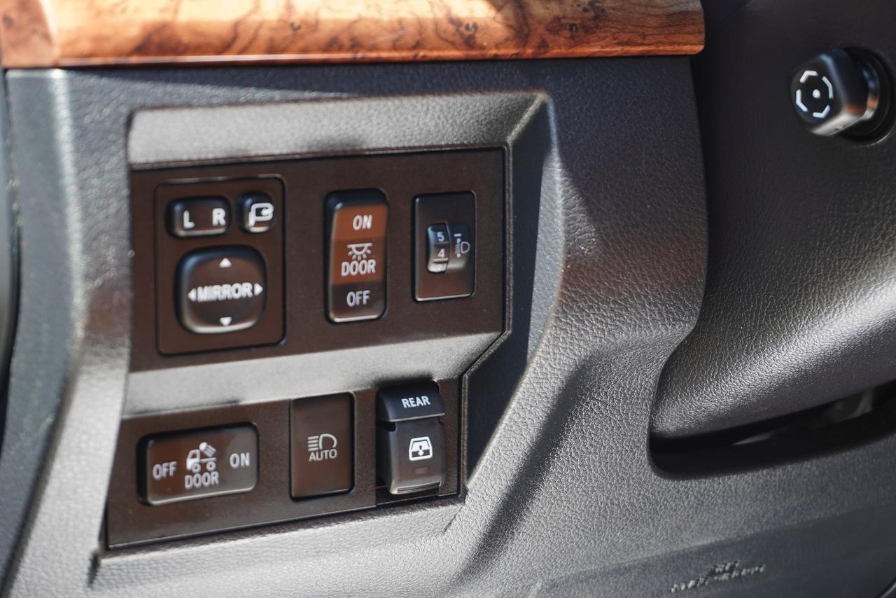 2018 Toyota Tundra 1794 PLATINUM / CREWMAX/ WORK HORSE / SUPER CLEAN Photo