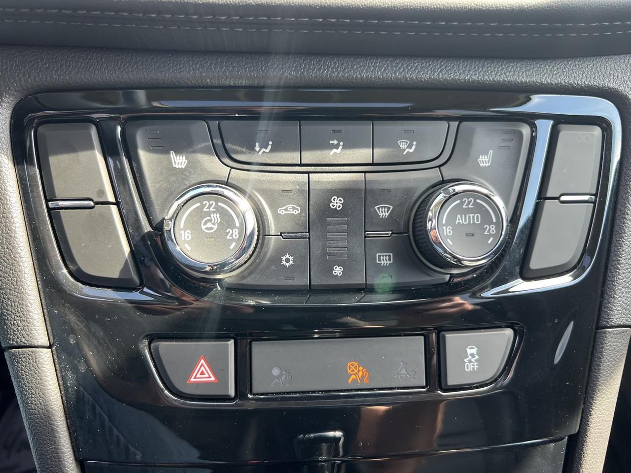 2019 Buick Encore Essence AWD Photo