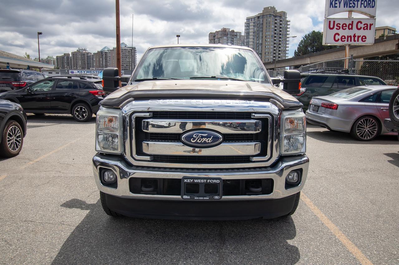 2011 Ford F-250 4WD Crew Cab 156" XLT Photo2