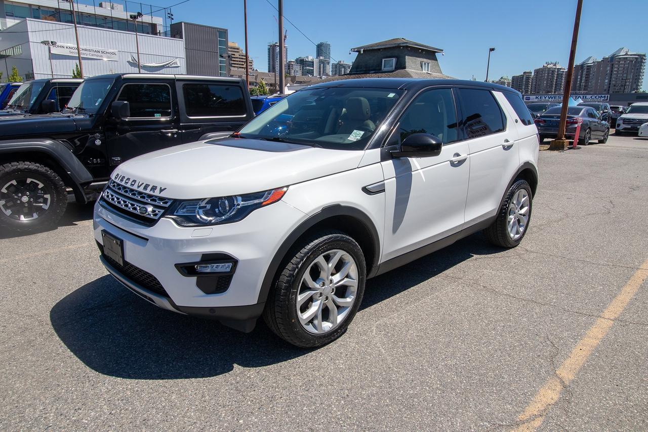 2016 Land Rover Discovery Sport HSE Photo1