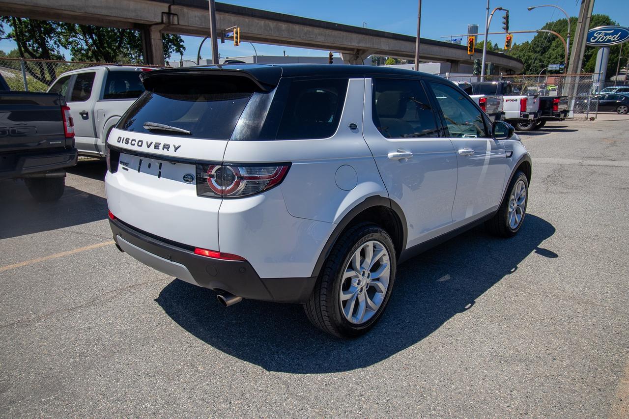 2016 Land Rover Discovery Sport HSE Photo4