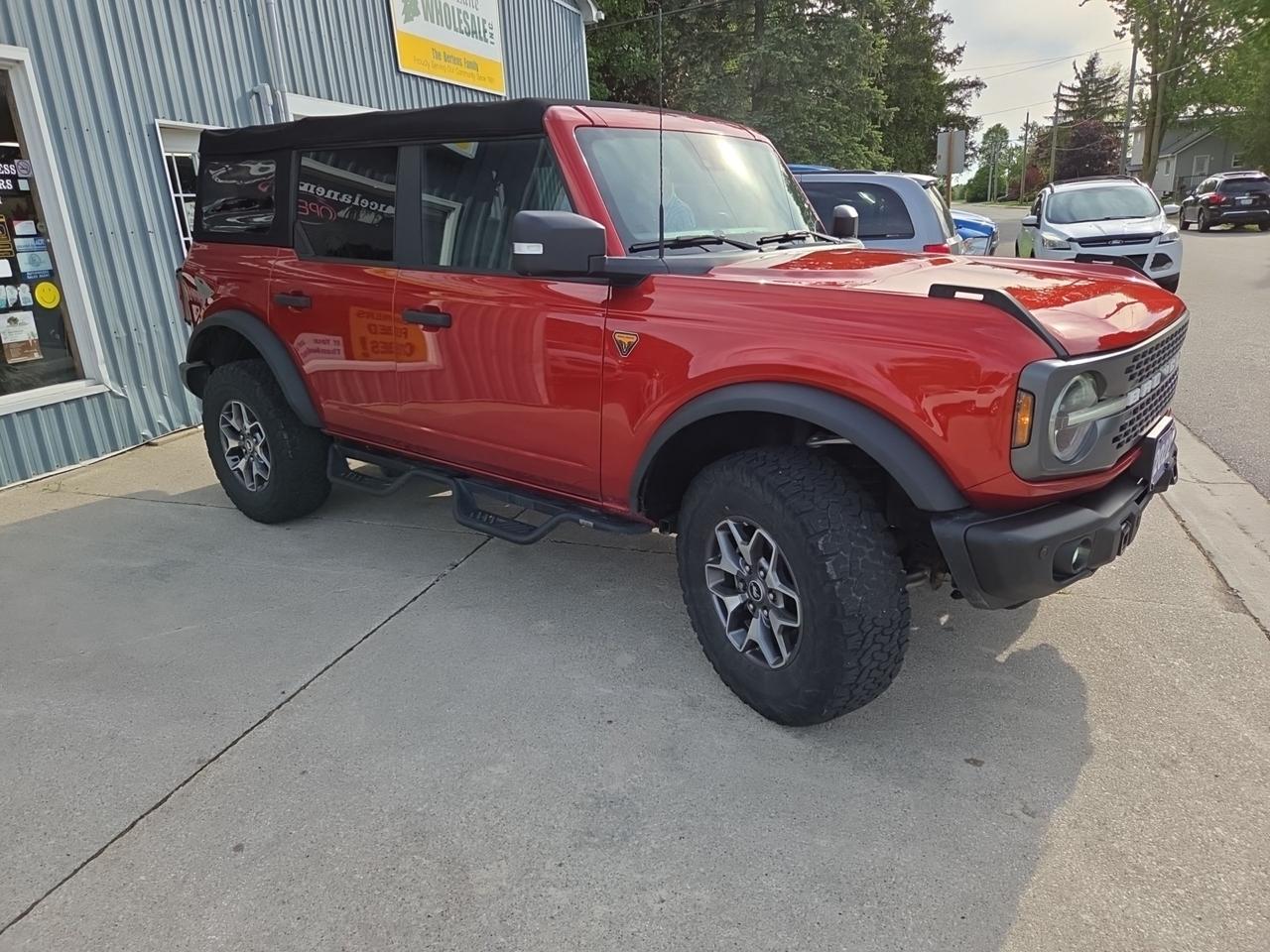 2022 Ford Bronco Base Photo2