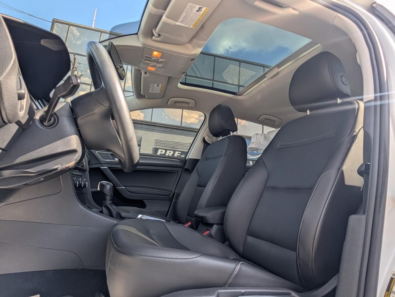 2021 Volkswagen Golf TSI * PANORAMIC ROOF * 2 SETS OF RIMS & TIRES * NA Photo