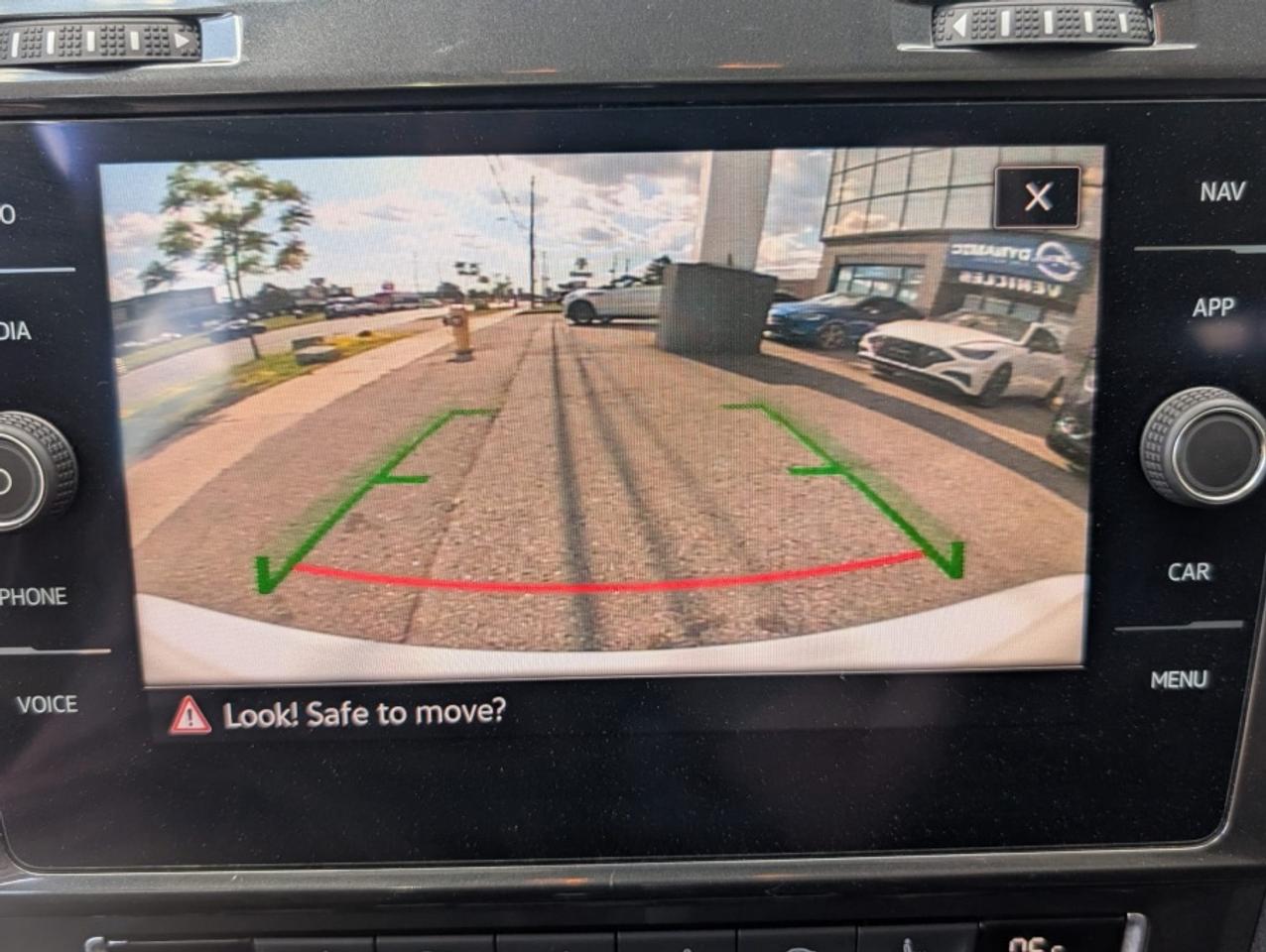 2021 Volkswagen Golf TSI * PANORAMIC ROOF * 2 SETS OF RIMS & TIRES * NA - Photo #13