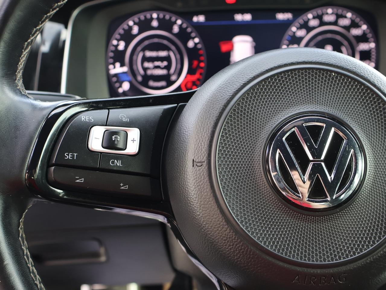 2018 Volkswagen Golf R PREMIUM 6 SPD/SHFT CERTIFIED *ACCIDENT FREE* CAMERA NAV BLUETOOTH LEATHER HEATED SEATS CRUISE ALLOYS Photo